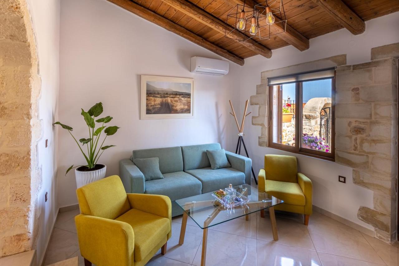 Wood And Stone Apartment Tsikalaria  Exterior photo